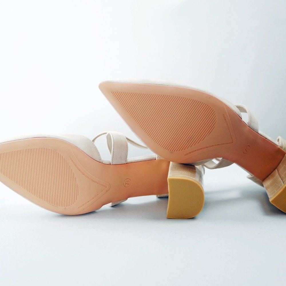 Eileency Chunky Heel Pointed Toe Nude Cross Strap Pumps - Picture 6 of 7